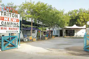 Camping New Triton - Campingplatz Rezeption und Eingang zum Campingplatz