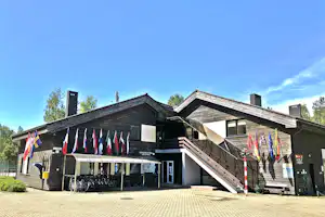 Camping Nida - Gebäude des Campingplatzes mit Fahrradständer
