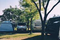 Camping Nin - Stellplätze im Schatten