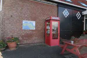 Camping Noordernieuwland - Bücherschrank auf dem Campingplatz