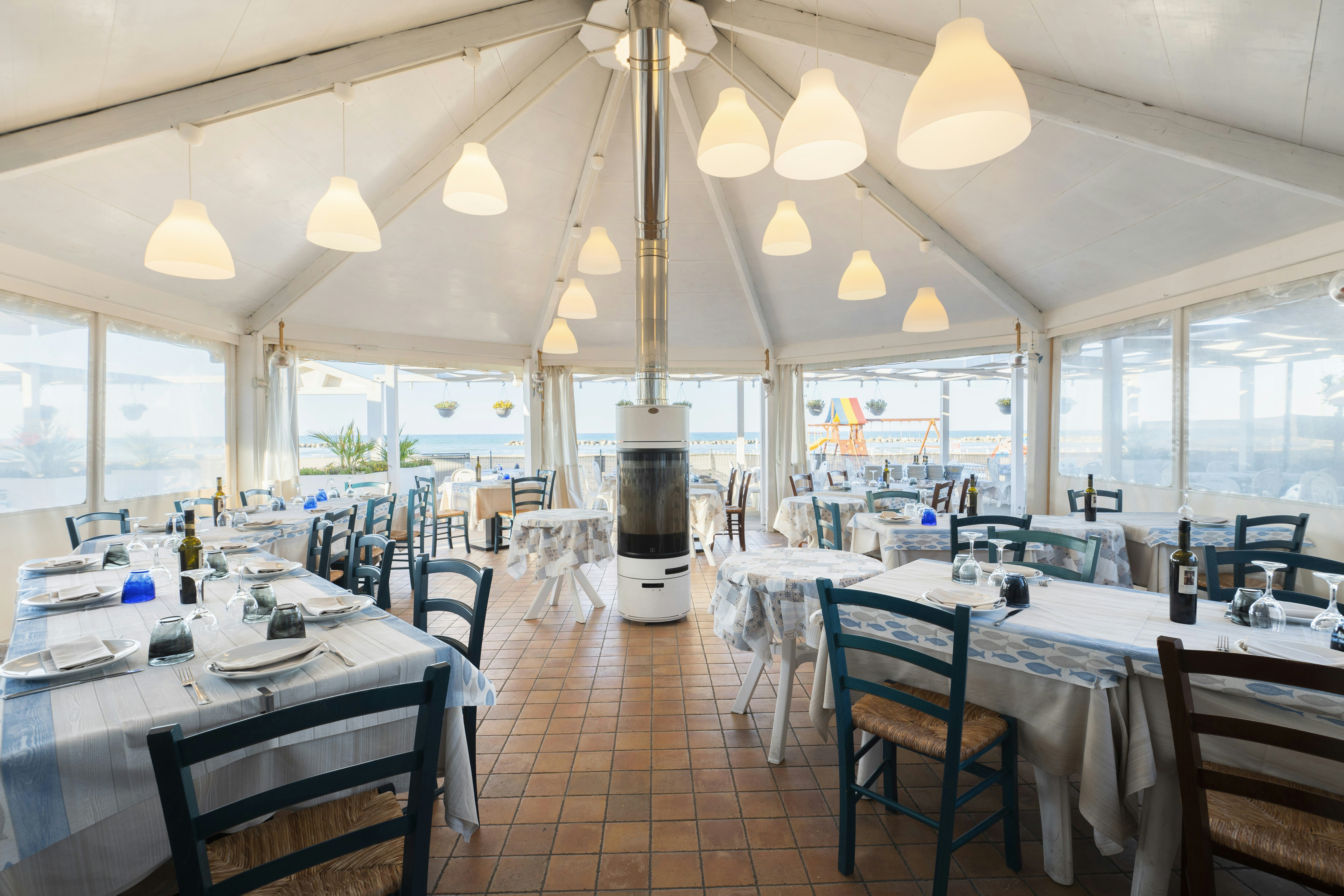 Camping Norina  - Restaurant mit Terrasse auf dem Campingplatz