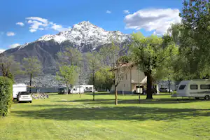 Camping North Wind - Wohnmobil- und Wohnwagenstellplätze auf der Wiese