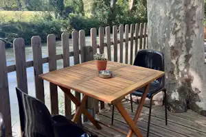 Camping Nostradamus - Mobilheim mit Terrasse auf dem Campingplatz