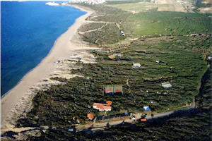 Camping Nurapolis - Campingplatz aus der Vogelperspektive mit Blick auf das Meer