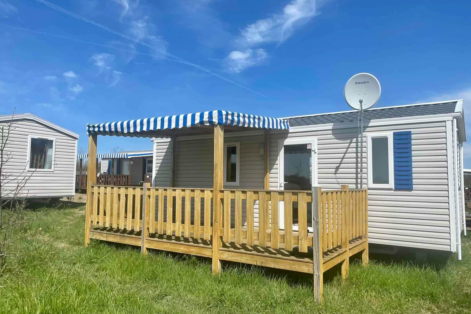 Camping O’ Beau Laurier  - Mobilheim mit Terrasse auf dem Campingplatz