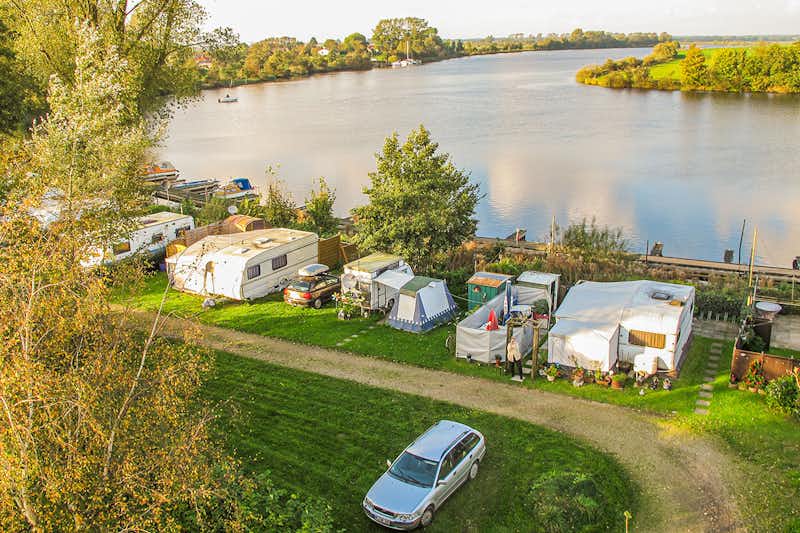 Camping Oase Eider - Wohnmobil- und  Wohnwagenstellplätze mit Blick auf den Fluss Eider