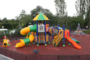 Camping Oase Praha - Spielplatz vom Campingplatz mit Rutschen