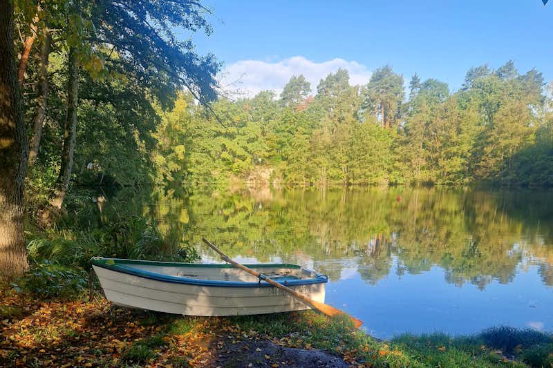 Camping-Oase Steinbruchsee Süplingen - Bootfahren auf dem See als Freizeitaktivität