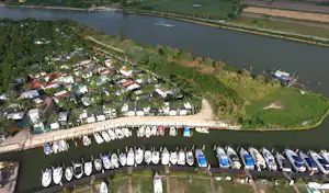 Camping Oasi - Blick auf Ufer in der Nähe vom Campingplatz