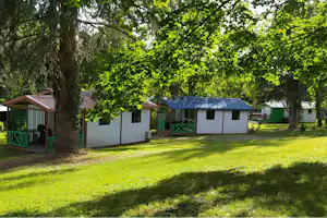 Camping Oasis du Berry - Außenansicht Mobilheime auf dem Campingplatz
