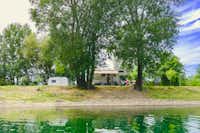 Camping Oaza - Wohnmobil- und  Wohnwagenstellplätze mit Blick auf den See