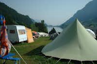 Camping Obsee  -  Wohnwagen- und Zeltstellplatz mit Blick auf auf den Obsee