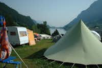 Camping Obsee  -  Wohnwagen- und Zeltstellplatz mit Blick auf auf den Obsee
