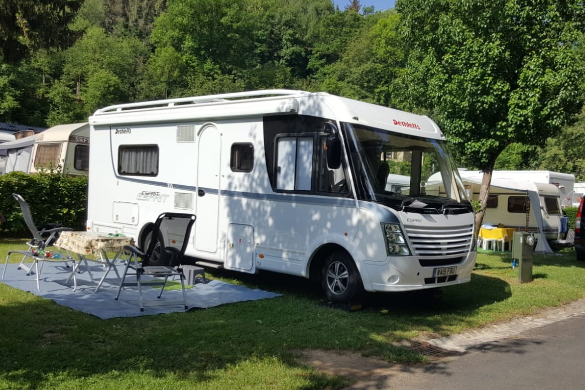 Camping Officiel - Wohnmobil- und  Wohnwagenstellplätze im Grünen