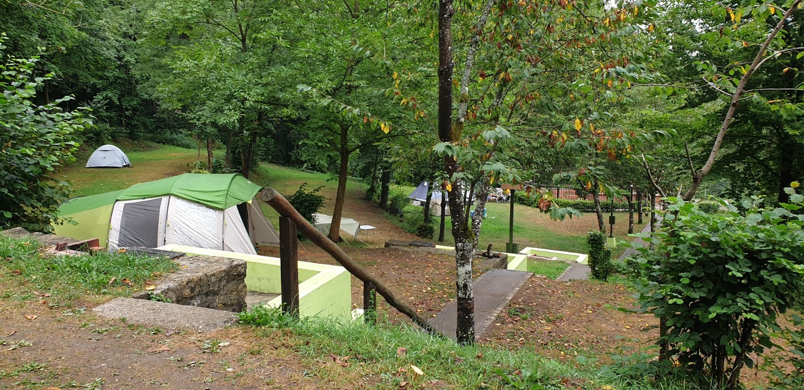Camping Officiel - Zeltplätze auf dem Campingplatz