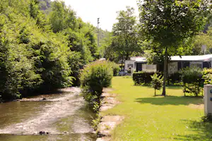 Camping Officiel de Clervaux - Stellplätze am Ufer des Flusses Clerf