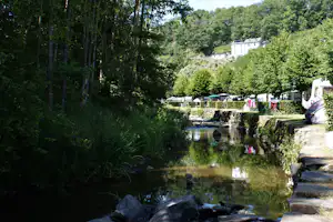 Camping Officiel de Clervaux - Stellplätze direkt am Fluss