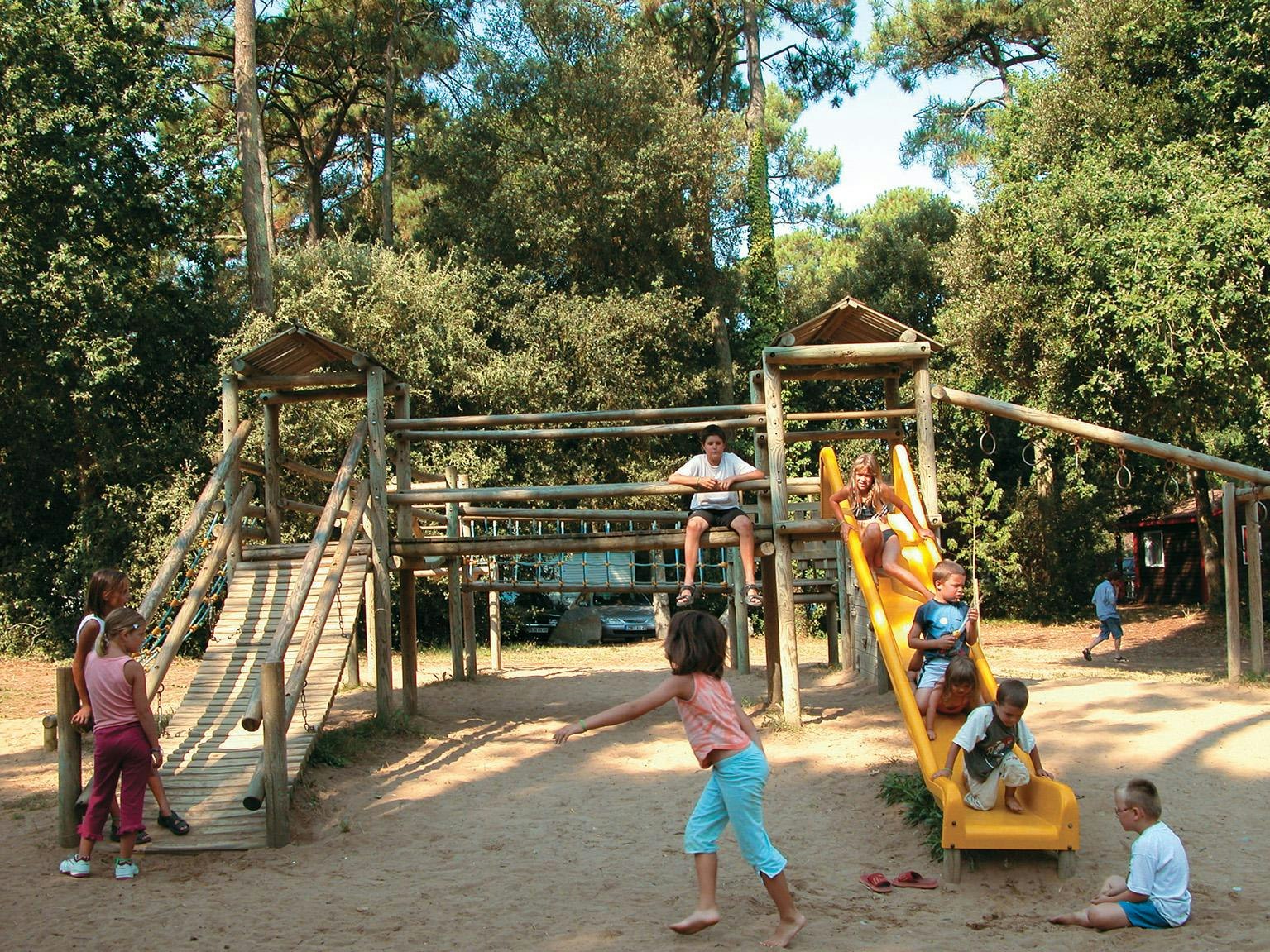 Camping Officiel Siblu Le Bois Dormant  - Kinderspielplatz auf dem Campingplatz