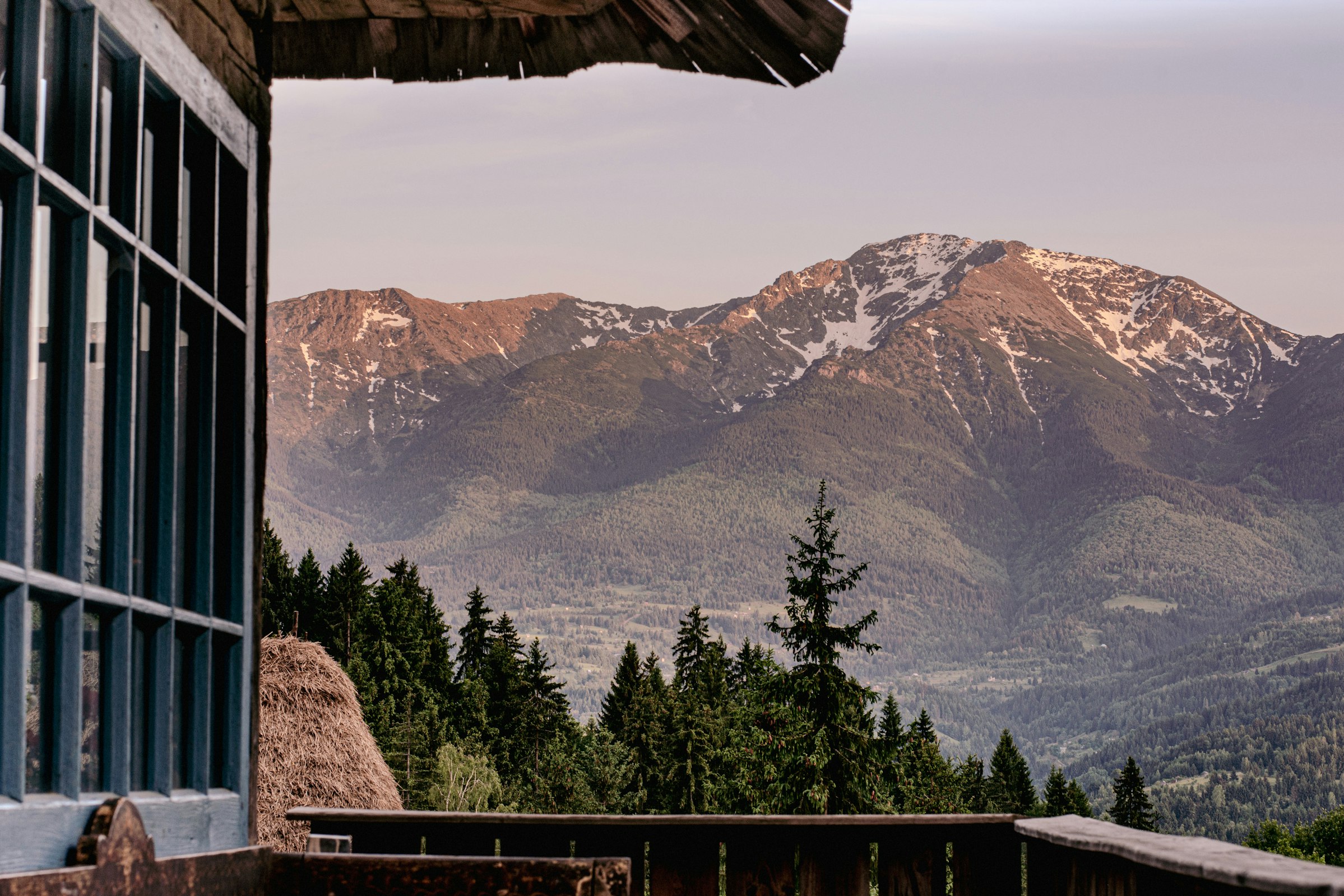 Camping OffRoadventure - Campingplatz mit Blick auf die Berge