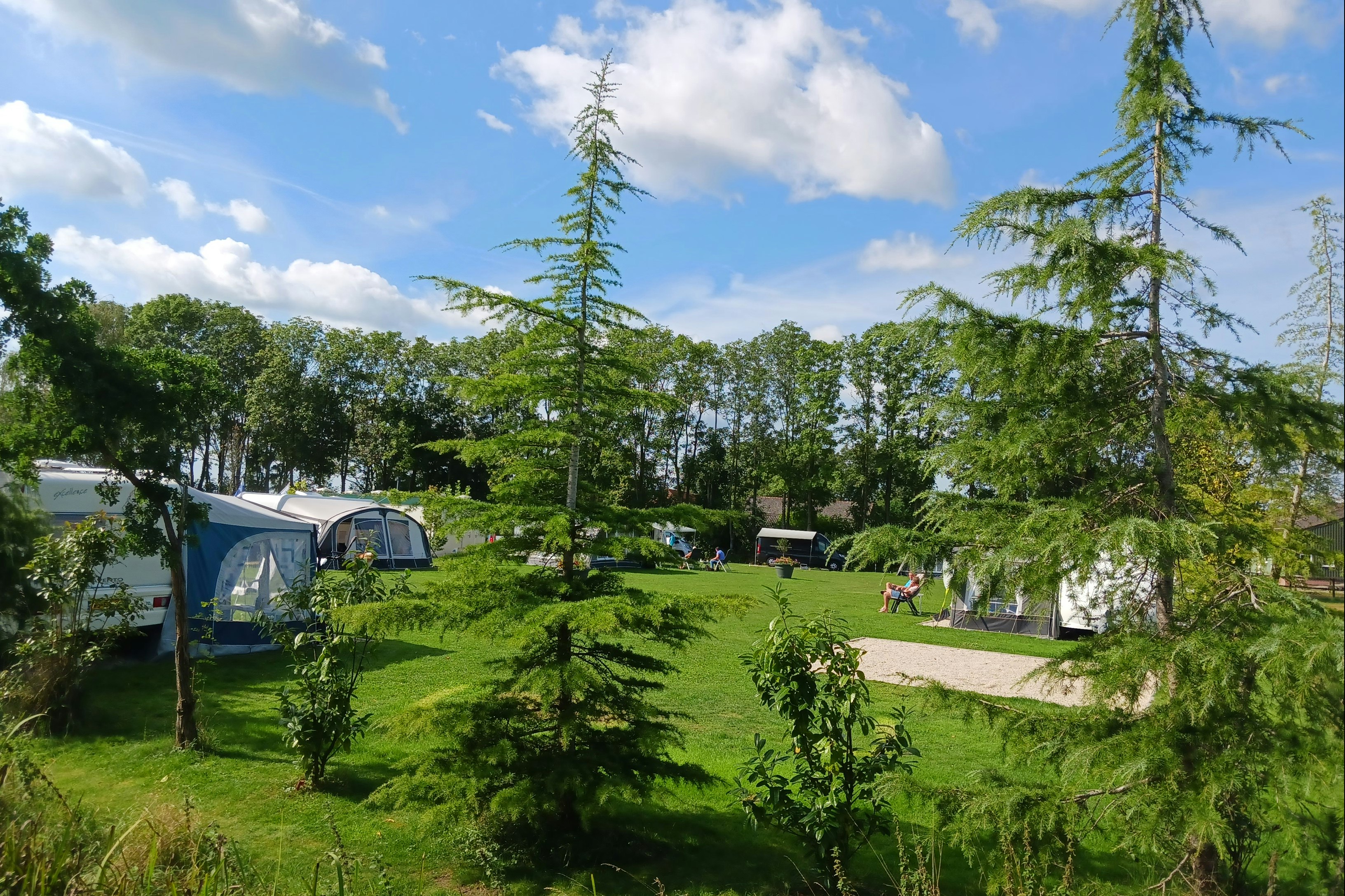 Camping Oldershof - Wohnmobil- und Wohnwagenstandplätze auf der Wiese