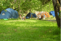 Camping Olmello - Camper auf der Zeltwiese