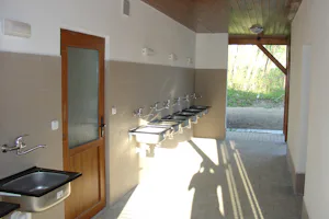 Camping Olsina - Sanitärbereich vom Campingplatz mit Waschbecken
