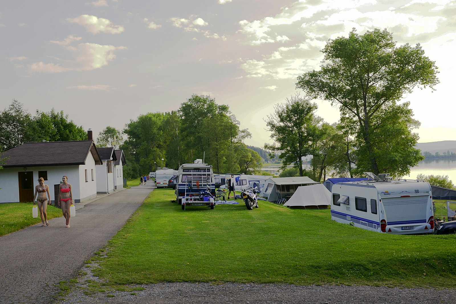 Camping Olsina - Wohnwagen- und Zeltstellplatz vom Campingplatz am See