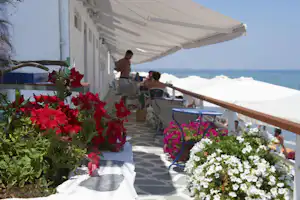 Camping Olympos Beach - Restaurant Terrasse mit Blick auf das Meer