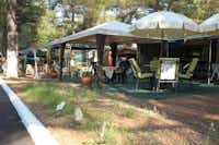 Camping Olympos Beach -  Wohnwagenstellplätze im Grünen auf dem Campingplatz