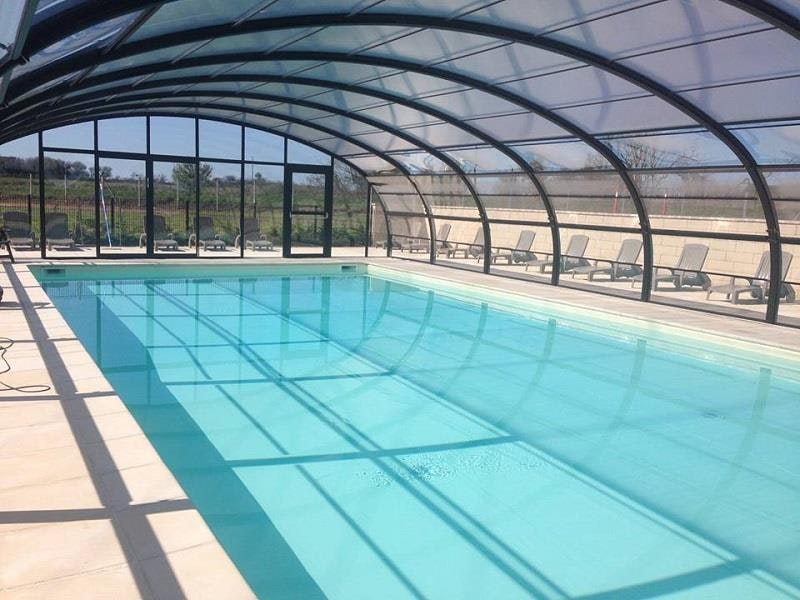 Flower Camping Omaha Beach - Überdachter Pool auf dem Campingplatz