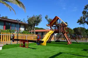 Camping Onda Azzurra - Campinganlage mit Spielplatz und Rutsche