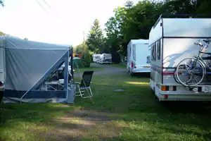 Camping Oosbachtal - Wohnwagenstellplätze im Grünen auf dem Campingplatz