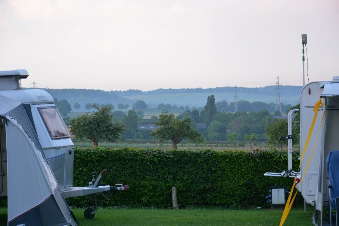 Camping Op Gen Beukelskoel - Wohnmobil- und Wohnwagenstandplätze auf der Wiese