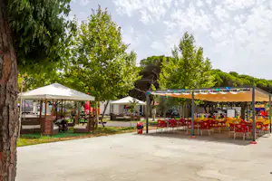 Camping ORBITUR Costa de Caparica Camping ORBITUR Costa da Caparica - Restaurant mit Terrasse auf dem Campingplatz