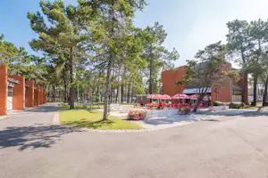 Camping ORBITUR Vagueira - Restaurant mit Terrasse auf dem Campingplatz