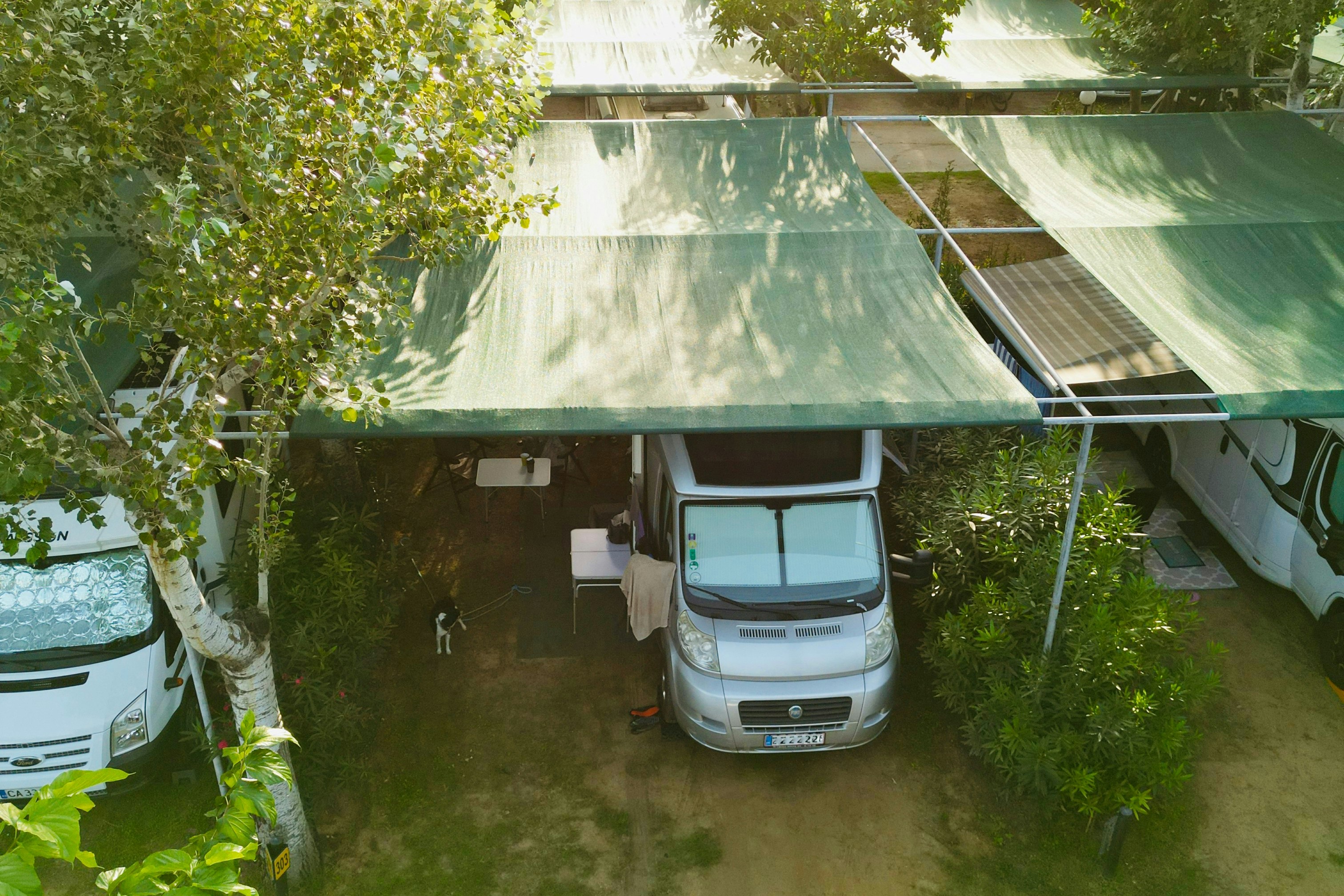 Camping Ouzouni Beach - Luftaufnahme der Standplätze