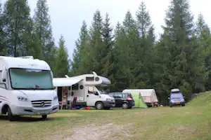 Camping Pè da Munt - Wohnmobile ud Zelte auf Stellplätzen