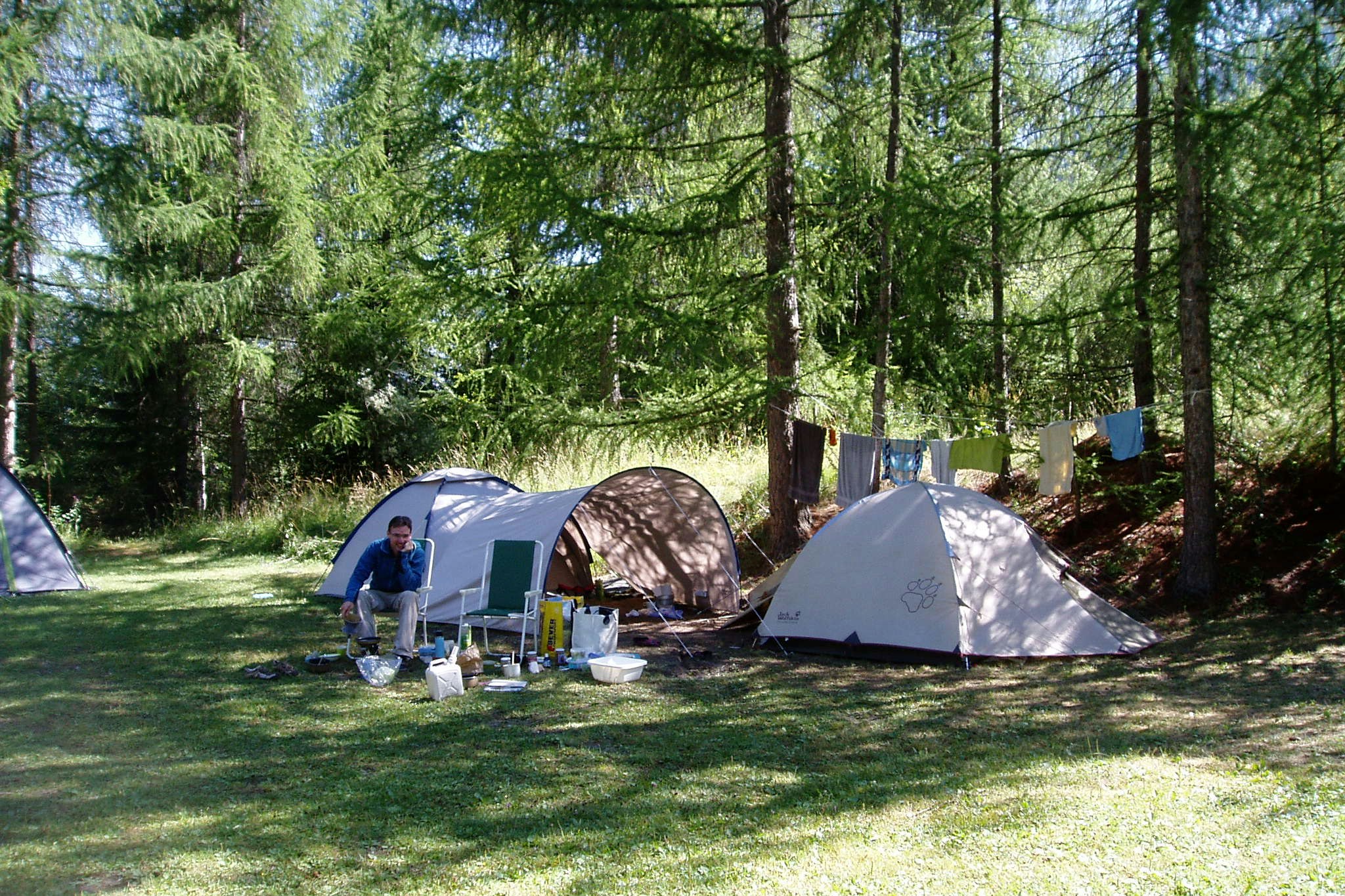 Camping Pè da Munt - Zelte unter Bäumen