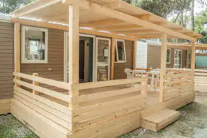 Camping Paestum Mare Pineta - Mobilheim mit Veranda auf dem Campingplatz