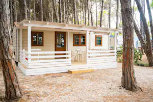 Camping Paestum Mare Pineta - Mobilheim mit Veranda auf dem Campingplatz