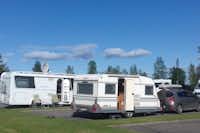 Camping Pajala -  Wohnwagenstellplätze im Grünen auf dem Campingplatz