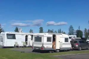 Camping Pajala - Wohnwagenstellplätze im Grünen auf dem Campingplatz