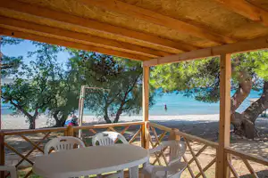 Camping Paklenica - Mobilheim mit Terrasse am Meer auf dem Campinglatz