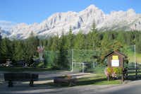 Camping Palafavera  -  Einfahrt vom Campingplatz in den Alpen