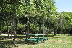 Camping Paleológio - Blick auf den Campingplatz im Grünen
