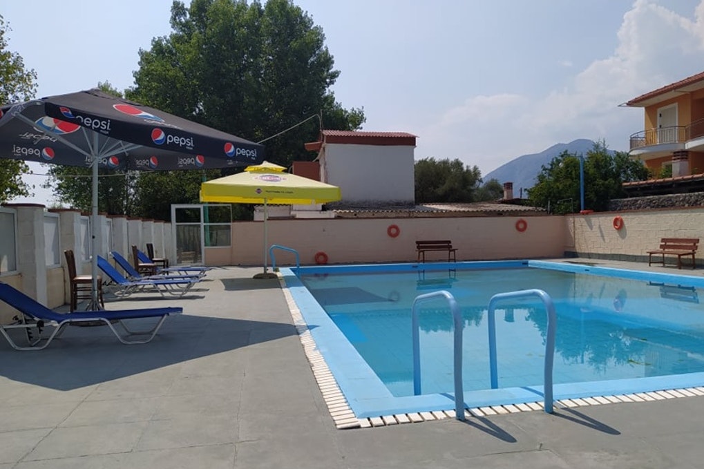 Camping Paleológio - Pool im Freien auf dem Campingplatz