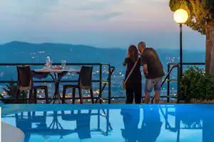 Camping Panoramico - Pool mit Ausblick auf dem Campingplatz