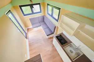 Camping-Paradies Grüner Jäger Inneneinrichtung der Tiny House Laura Mietunterkunft