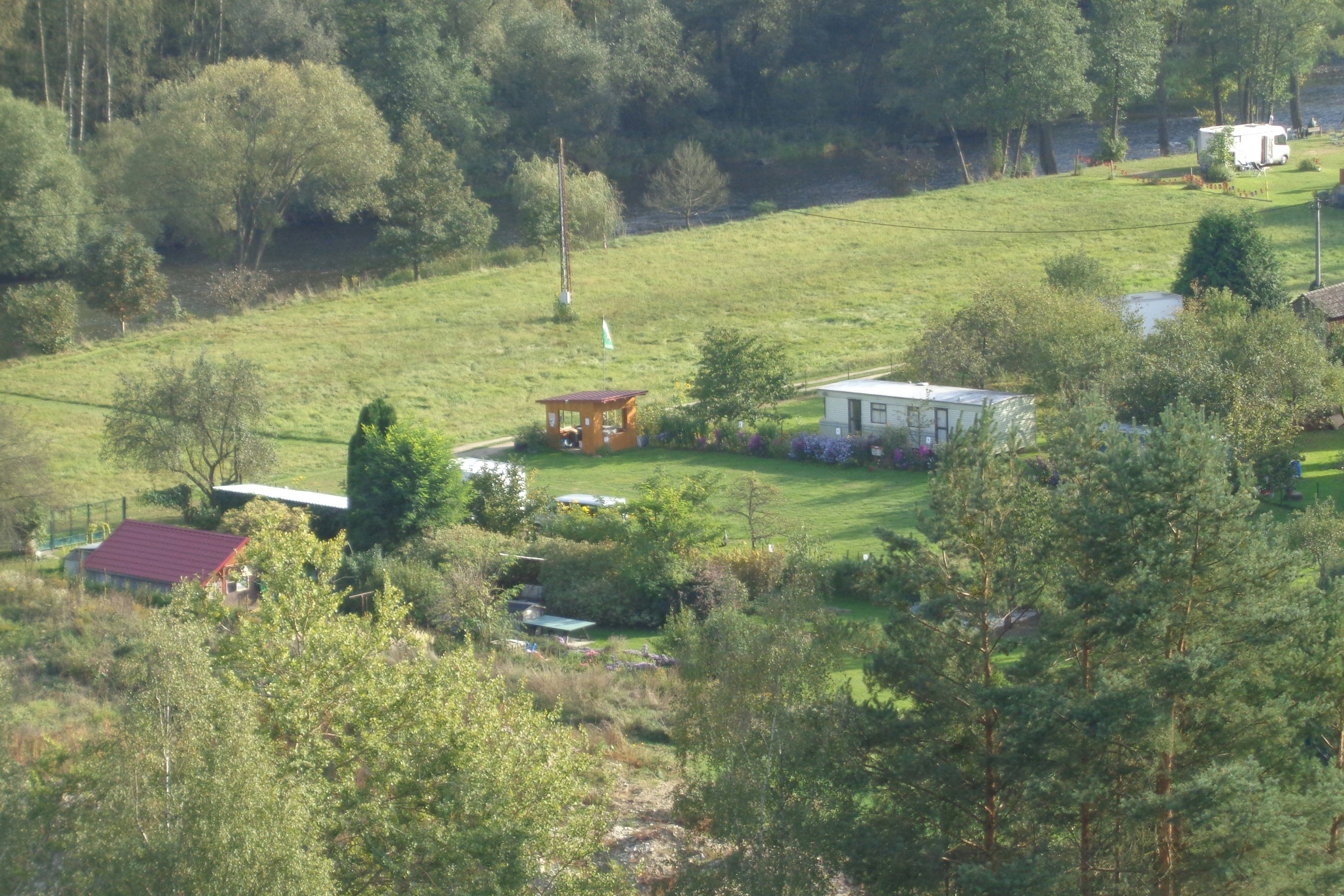 Camping Paradijs - Luftaufnahme des Campingplatzes im Grünen