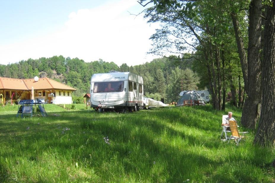 Camping Paradijs - Stellplätze auf der Wiese